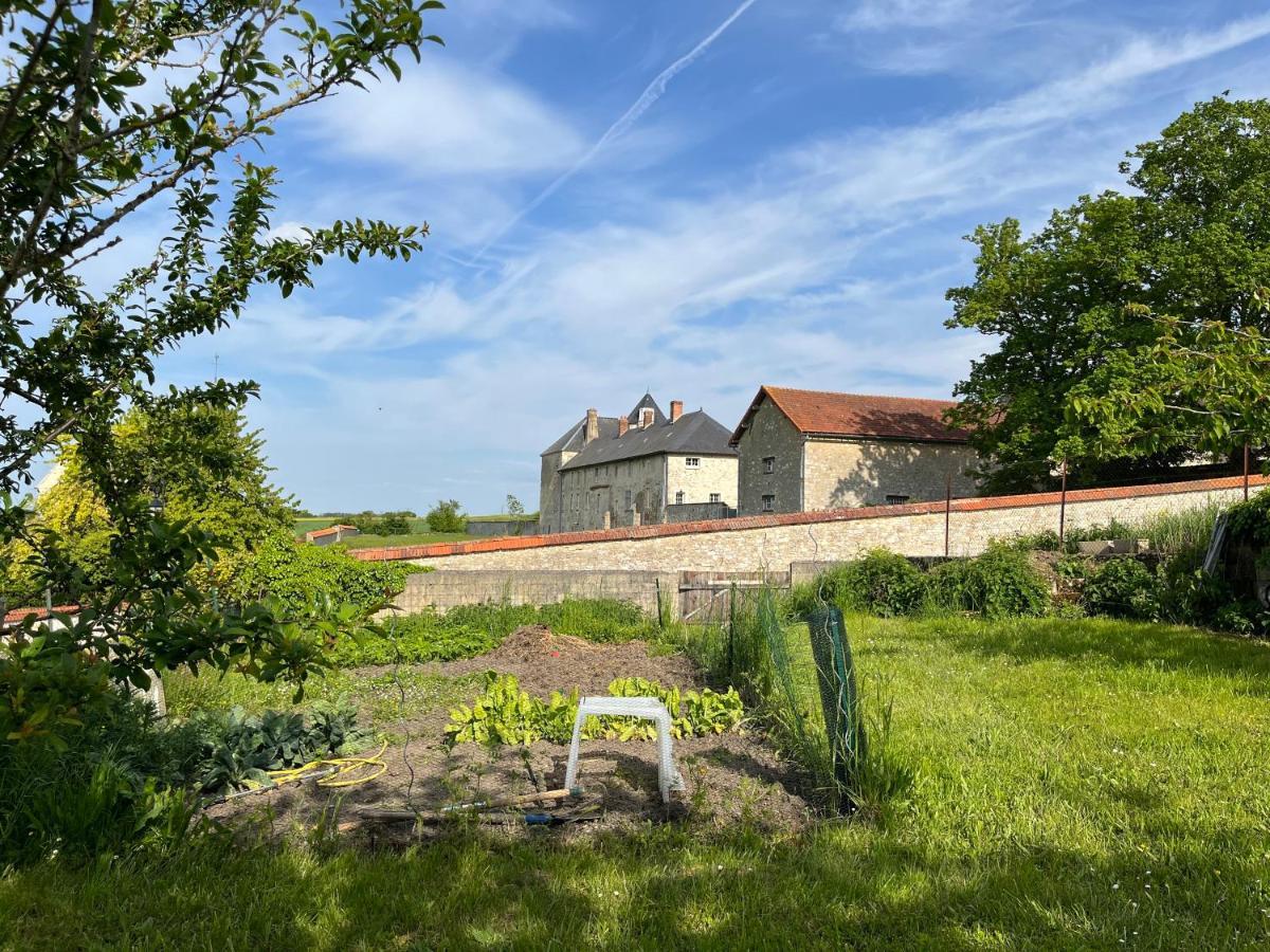 2 chambres dans maison de campagne avec piscine intérieure Lagery Exterior foto