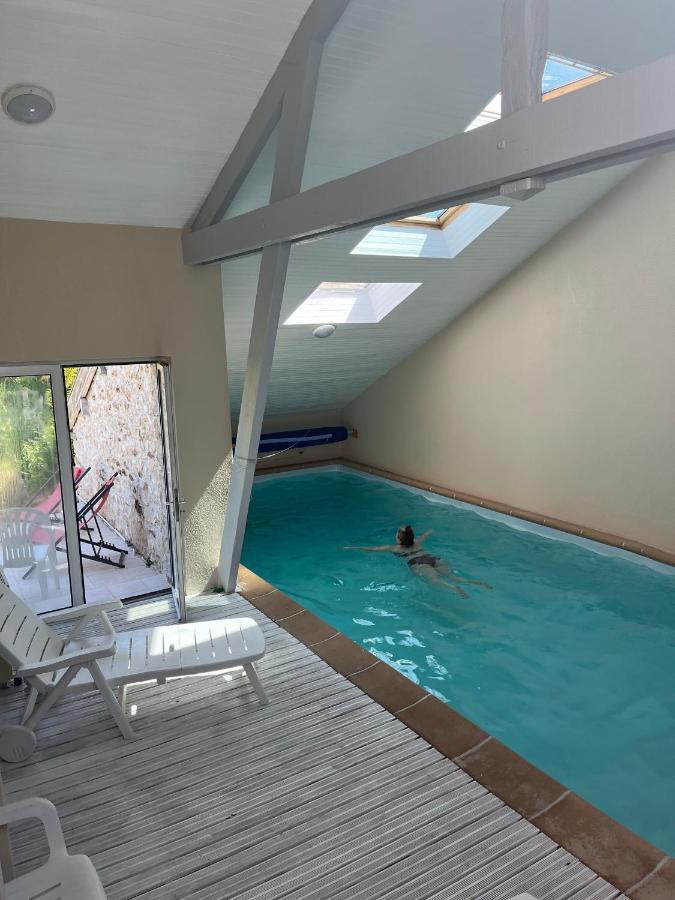 2 chambres dans maison de campagne avec piscine intérieure Lagery Exterior foto