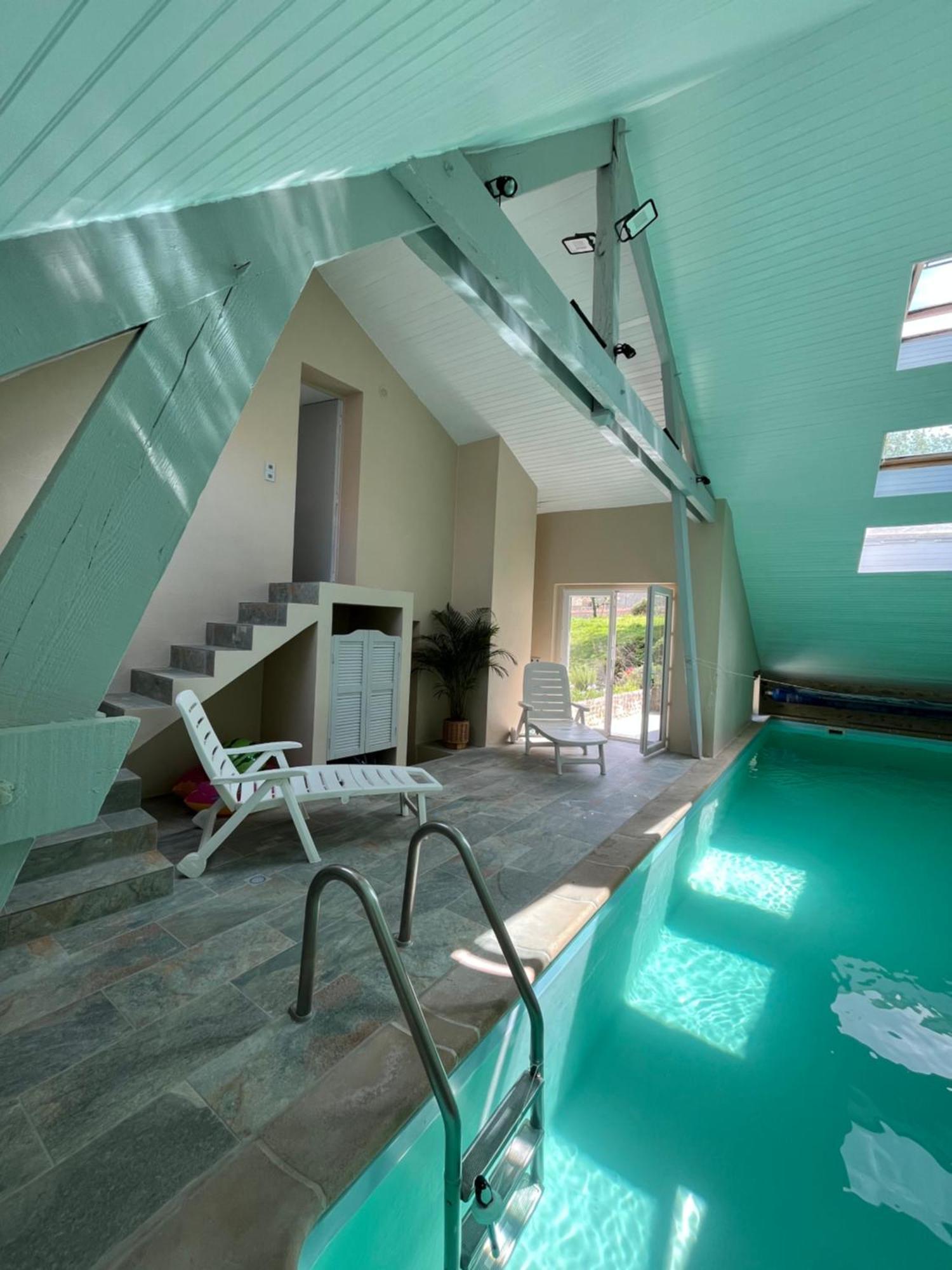 2 chambres dans maison de campagne avec piscine intérieure Lagery Exterior foto