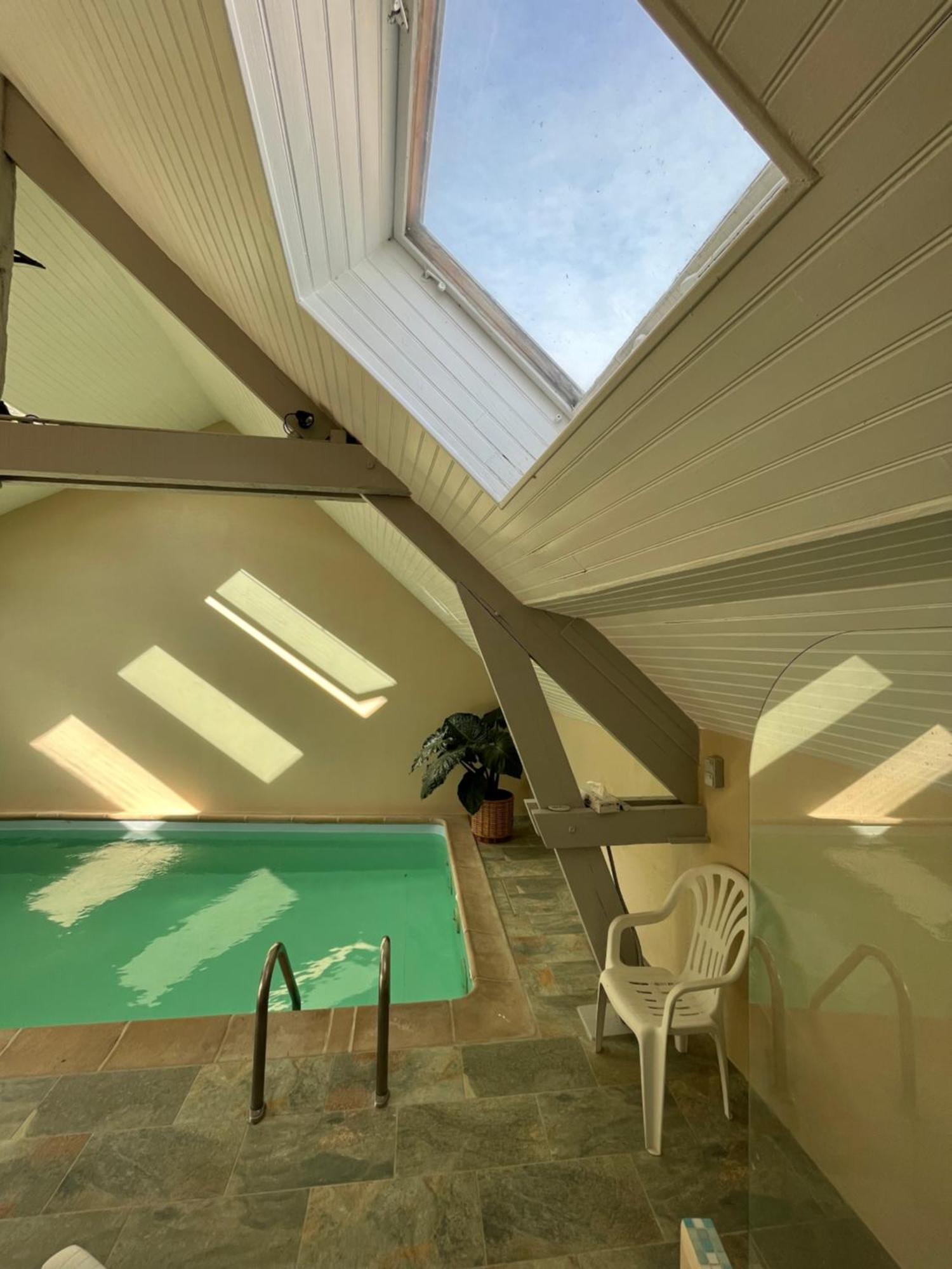 2 chambres dans maison de campagne avec piscine intérieure Lagery Exterior foto