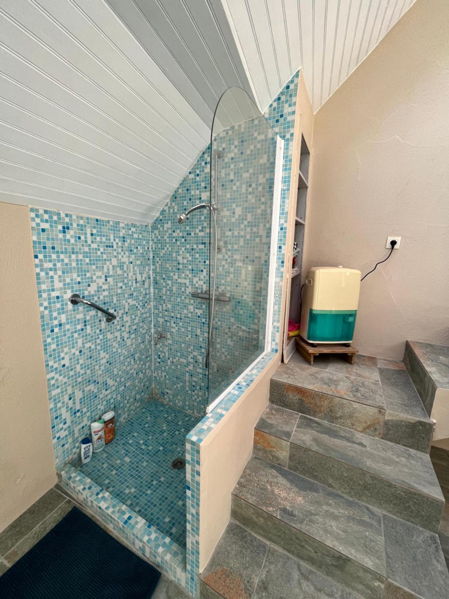 2 chambres dans maison de campagne avec piscine intérieure Lagery Exterior foto